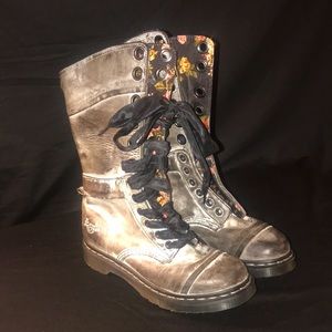 NWOT Dr. Martens Triumph Distressed Gray Boots 8